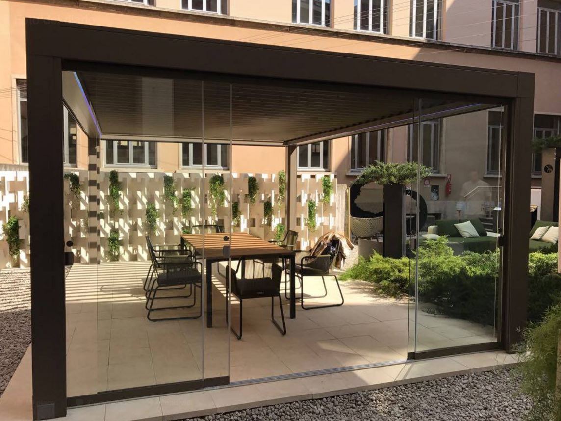 PERGOLA BIOCLIMATICA A LAMELLE ORIENTABILI AUTOPORTANTE VISION PRATIC